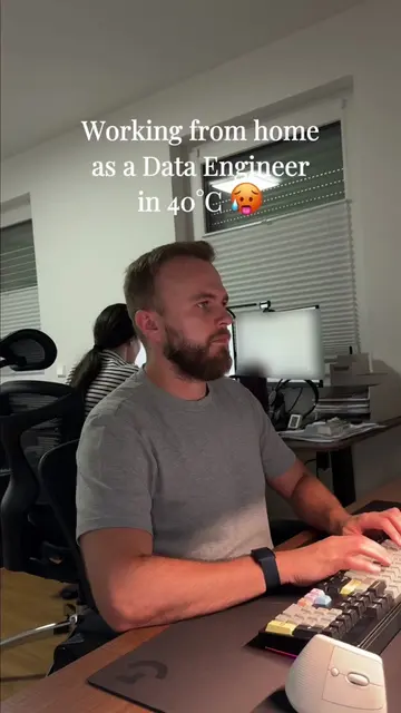 It’s so hot outside 🥵🥵🥵#aesthetic #workfromhome #techtok #remotework #foru 
