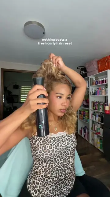 curly girls know this feeling🤭🙈  - - - - @Olaplex moisturize and mend leave in