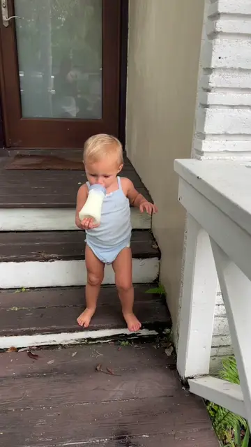 I have the same walk & grunt when holding my bottle too. #jk