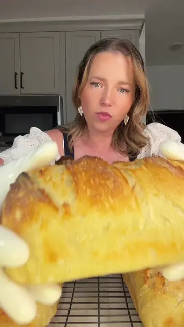 same-day sourdough... yes, it's possible! 🤍 i started this dough around 1:00 th