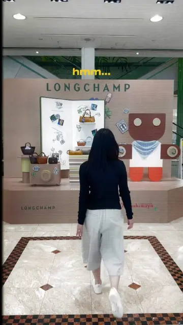 on a mission to find something… Looong… 🕵🏻‍♀️ @Longchamp #LongchampFW26 