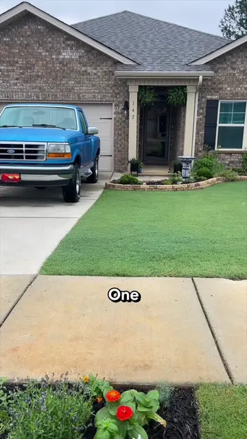 Would you do this in your front yard? #easydiy #diyproject #yardwork #landscapin