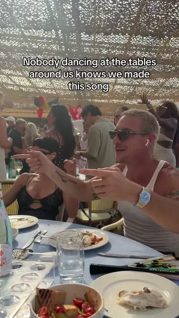 who’s on aux? @MAJORLAZER #majorlazer #electronicmusic #vacation #dinner 