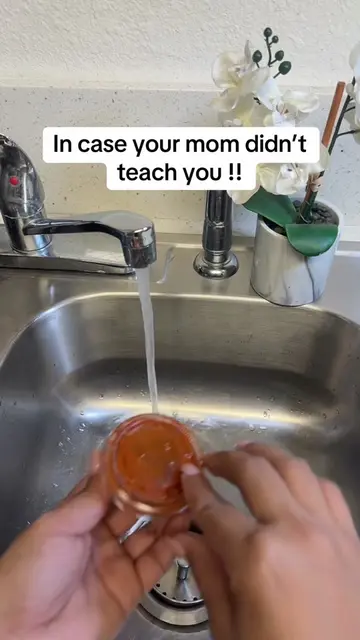 In case your mom didn’t teach you. #cleaninghacks #cleaningtips #cleaningtiktok 