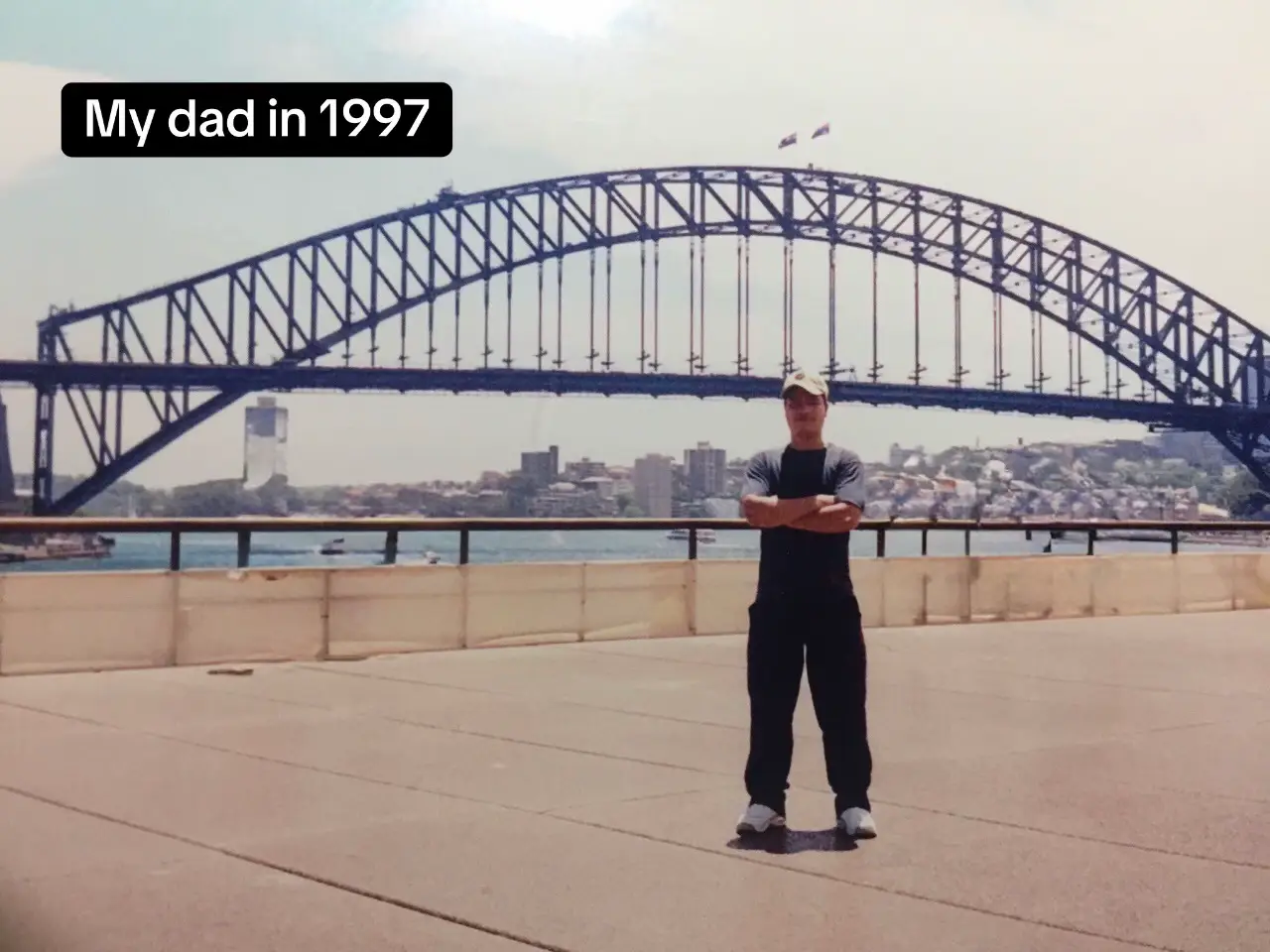 Like father like son 🇦🇺 #sydney #australia #operahouse #darlingharbour #father