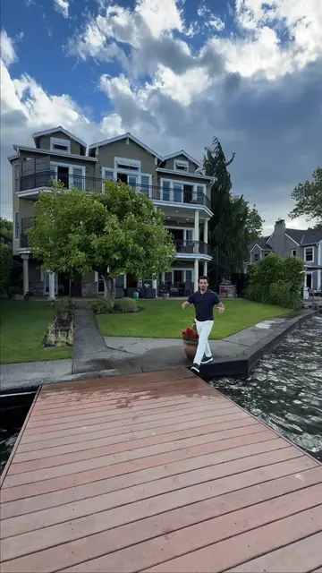SEATTLE WATERFRONT DEAL 🔥 - waterfront home for sale $3,490,000… There’s someth