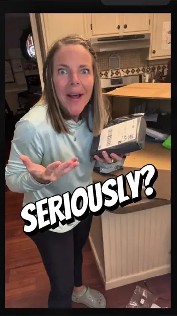 I Didn’t Expect to Find THESE in Unclaimed Mail! #unclaimedmail #unboxing #bupbo