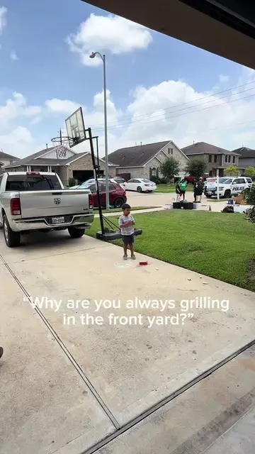 You don’t get this in the back yard 🤣#fyp #chismestiktok #neighborhoodwatch #da
