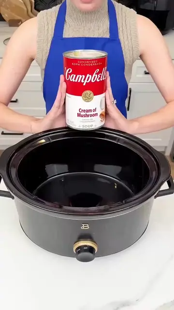 This easy Crock Pot dinner will be your new favorite. #easyresipe #foodmaking 