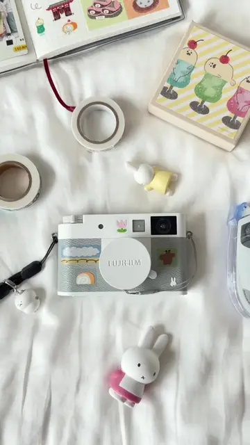 just me and my cutie fujifilm x half <3 (in white blanc) #camera #whimsy #photog