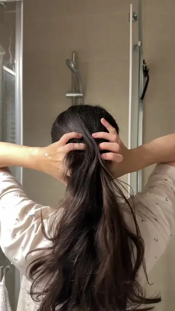 Self care evening routine 🧖🏻‍♀️🧴✨🕯️🤍 #skincare #aesthetic #bodycare #unwind