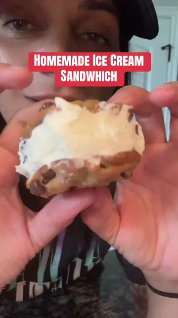 Homemade ice cream sandwhich with the Pukomc ice cream maker. Make quick and eas
