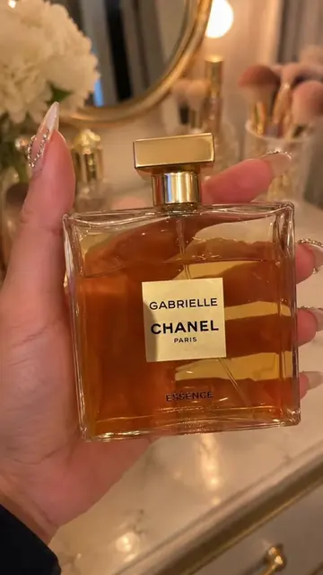 ✨ One spritz and I’m obsessed. Chanel Gabrielle Essence is elegance in a bottle—
