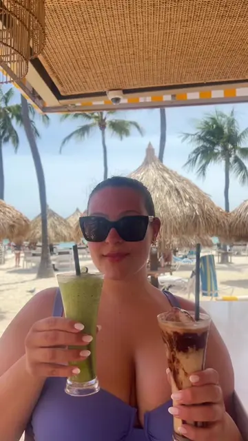you can find us at happy hour🌴🥂✨🐠 #aruba #happyhour #vacation #familytrip   @