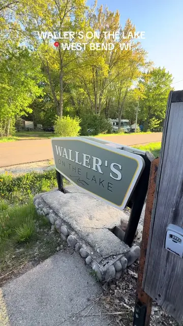 WALLER’S ON THE LAKE in West Bend, WI!!! Delicious food & drinks, even better vi