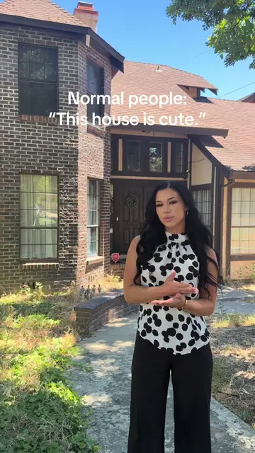Everyone sees the beautiful kitchen… 🏡✨ My Realtor brain is thinking: • How old