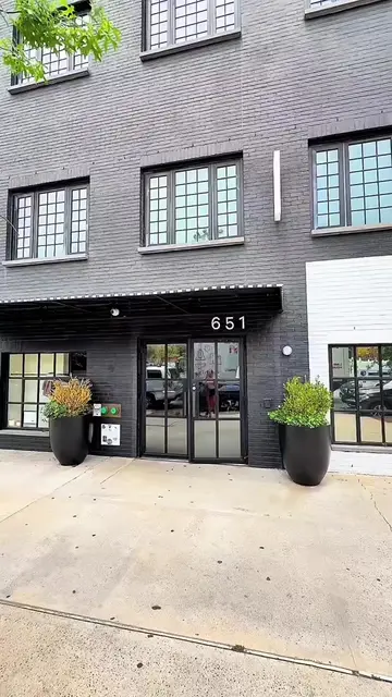 If you want to experience New York City without paying crazy Manhattan prices, s