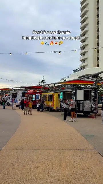 Perth's most iconic beachside markets are back! ☀️🌊🔥🍝🌮 The Scarborough Sunse
