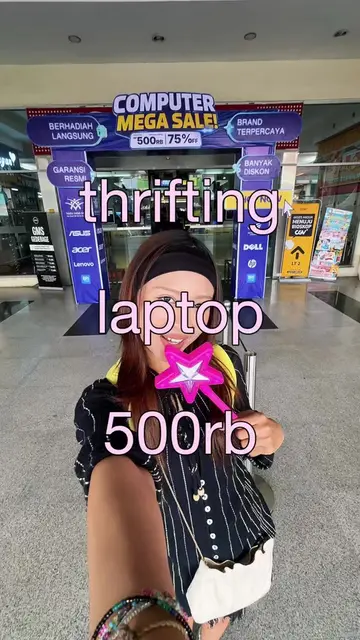 in this economy laptop 500rb!!! dateng ke booth nya @Bandung Laptop id di @metro