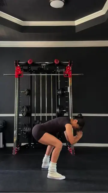 Full Body Workout. Just press play and move with ne - quick, sweaty, and perfect