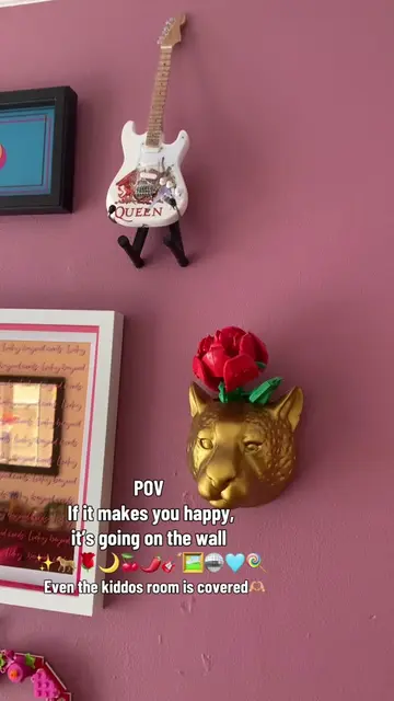 My dopamine home 🫶🏼🍭🪩🪼🎸✨🌹🌶️🍒🐆🌙🖼️ #dopamine #decor #homedecor #homesw