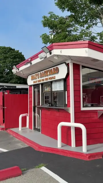 I am so excited to see Max’s Backyard serving up a good traditional roast beef s