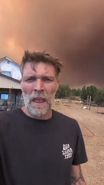 UPDATE 3: The fire is getting closer. The zone next to us is now being evacuated
