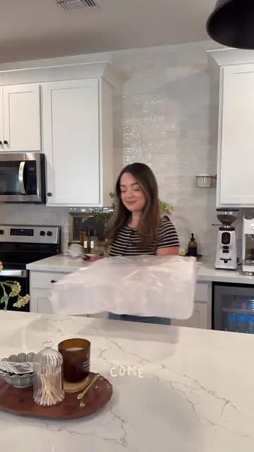 the queen of not balancing anything but I couldn’t be happier 💛 #coffeecart #sm