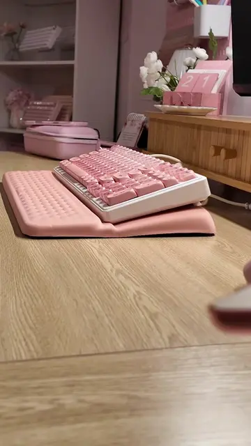 The Vaydeer wrist pad and keyboard stans adds extra comfort while typing and giv