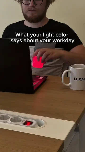 Every color on my desk means something different🔴🟡🔵🟢 And my coworkers finall