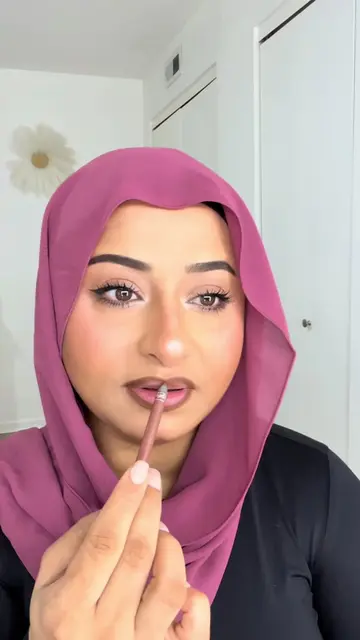 زوجي طلب الطلاق، بس طلب ان نعيش مع بعض  بعد الطلاق Details:  @laneige_us  1. Lip