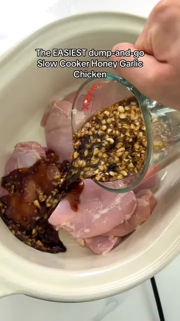 SLOW COOKER HONEY GARLIC CHICKEN Recipe linked in bio! This has to be the easies