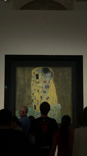 still thinking about this. #gustavklimt #belvedere #thekiss #vienna #arttok 