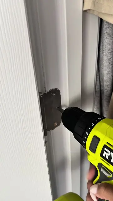 The little details are what make a home feel expensive. 🖤 I swapped every hinge