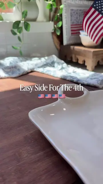Fresh, festive, and so easy to throw together! 🇺🇸🍉 This Red, White & Blue Wat