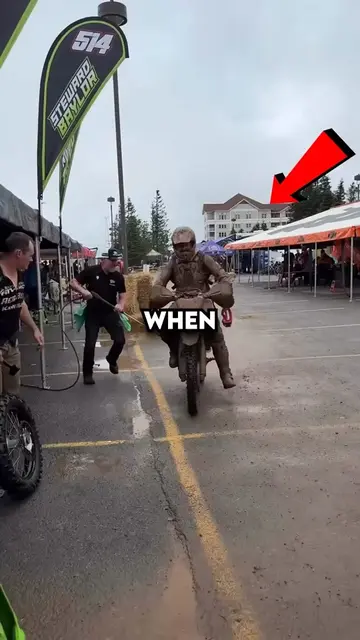 Covered in MUD... Race-Ready in SECONDS! 🏍️💨 #MotocrossPitStop #DirtBikeLife #