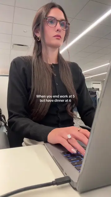 Corporate girl core #corporatelife #corporategirly #accountant #worklife #chicag