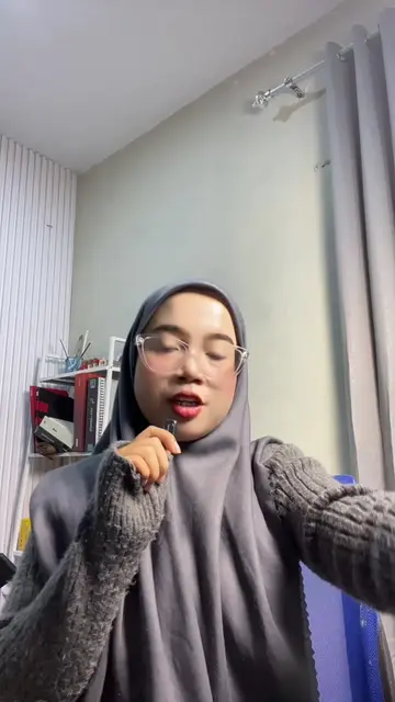 Di fakultas hukum kalau nggak punya 'orang dalam' susah bersaing?