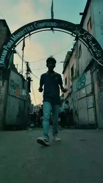 In this video, I take you to Narayan Pura, a unique neighborhood in Karachi that