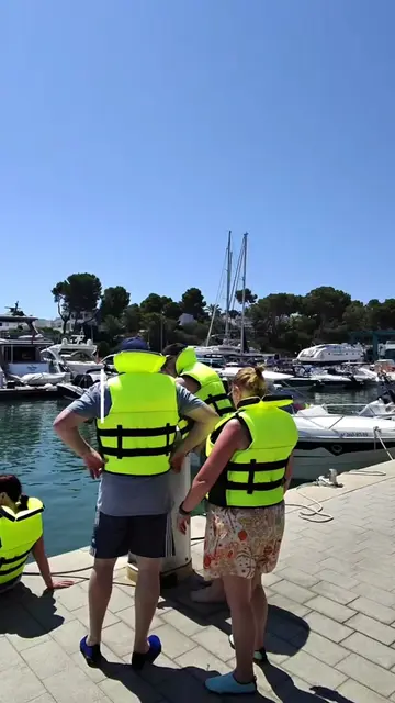 Port Vibes & Clients Talk 😊 #jetskilife #lifejacket #jetskirental #instructora 