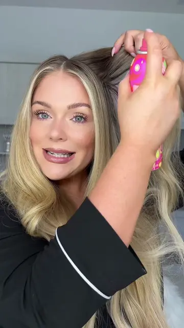 Dry shampoo hack! I'm using the @amika x Ellis Brooklyn Perk Up Guava Granita Dr