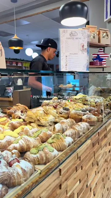 Searching for a cozy café in The Woodlands? ☕🥐 Tucked away in the heart of The 