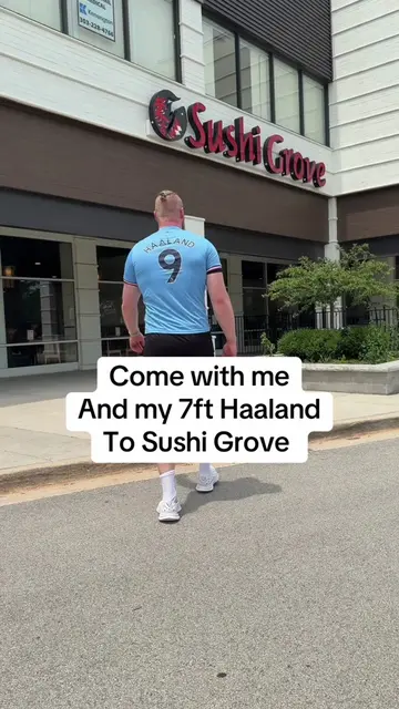 7’0 Haaland Vs Sushi😋🍣 #sushi #ayce #sushilover #haaland #tall 