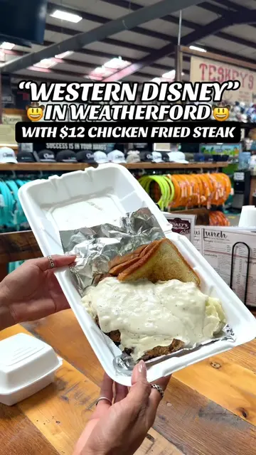 ✨🤠 THE “WESTERN DISNEY WORLD” OF TEXAS // $12 CHICKEN FRIED STEAK + OVER 100,00