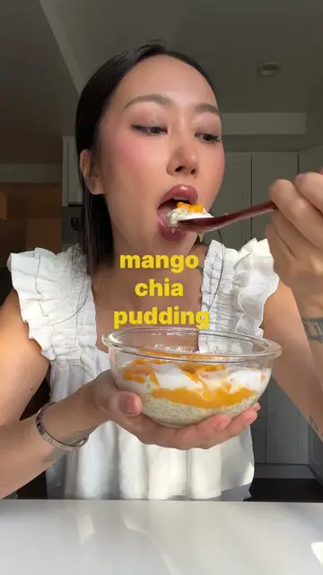 My layered mango chia pudding recipe 🥭🍦 -1/2 cup nonfat greek yogurt -1/2 cup 