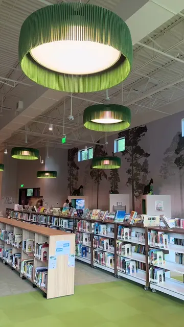 Looking for FREE things to do with kids in The Woodlands? 📚 Save the George & C