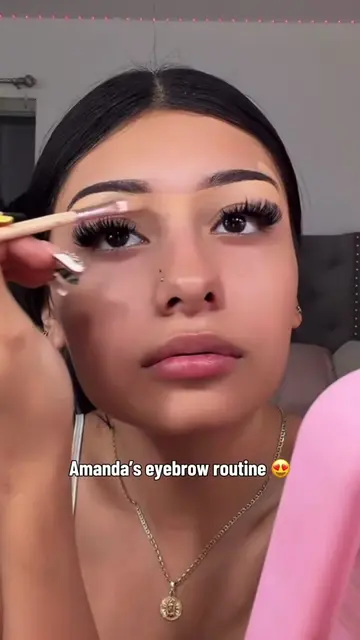 Amanda’s eyebrow routine and concealer brush 😍🤏 #amandasolis #eyebrowtutorial 