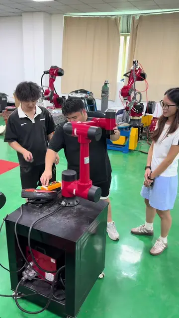 Cobot #industrial #sixaxis#cobot #robotic 