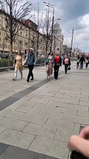 Taking pictures of Russian girls 📸 💕 #viralvideo #photographers #streetphotogr