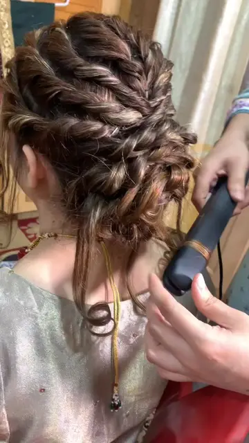 Elegant Hairdo ✨💕#fyp #sukkur #makeup #makeupoftheday #sukkurbarrage 